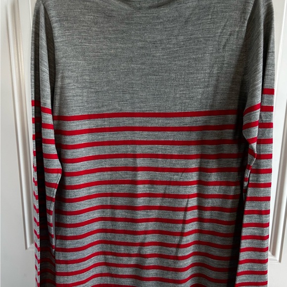 Patagonia Women’s Long Sleeve Gray and Red Striped Tee - Picture 3 of 5